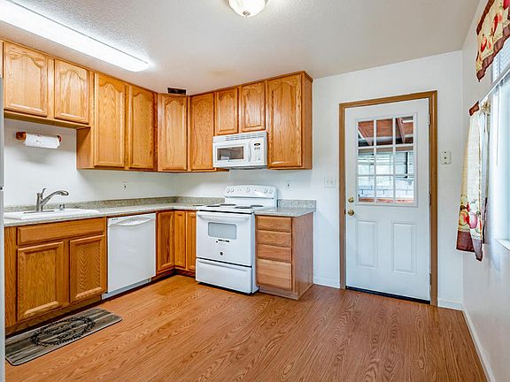 5th image of 3816 Olive St