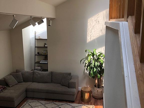3rd image of 2050 Ashton Ave