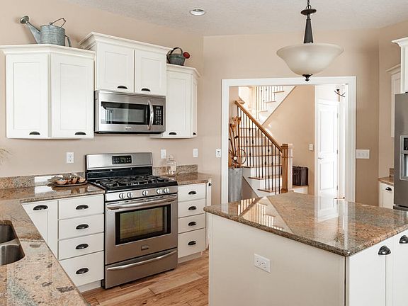 5th image of 470 W Crooked Lake Dr