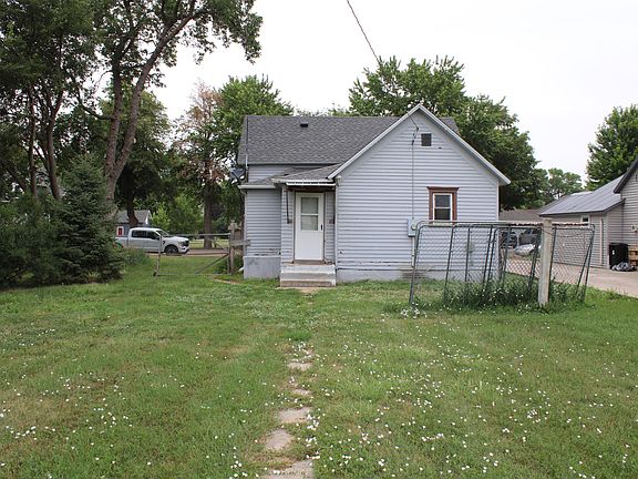 4th image of 106 W Teek St