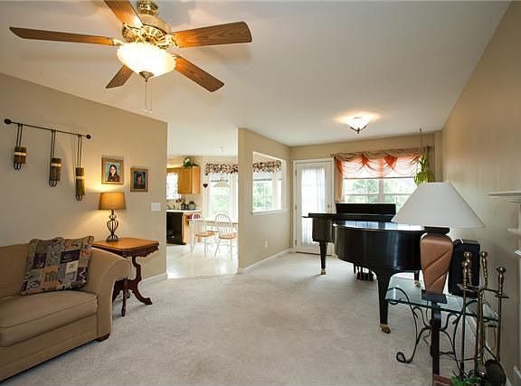 3rd image of 2604 Mercer Pl