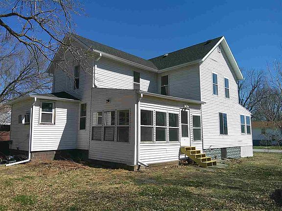 2nd image of 207 Short St