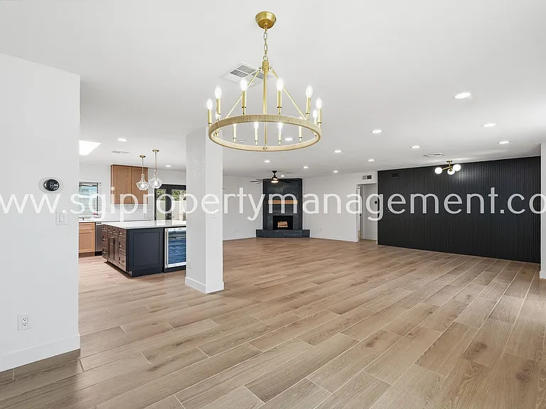5040 E Columbine Dr — Photo 9