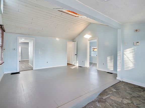 4th image of 412 Pleasant St #1