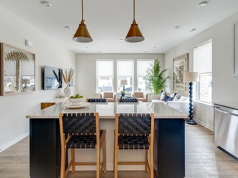 3436 Carlton St #7B — Photo 4