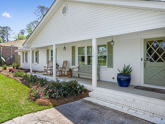5th image of 1205 Lakeview Dr