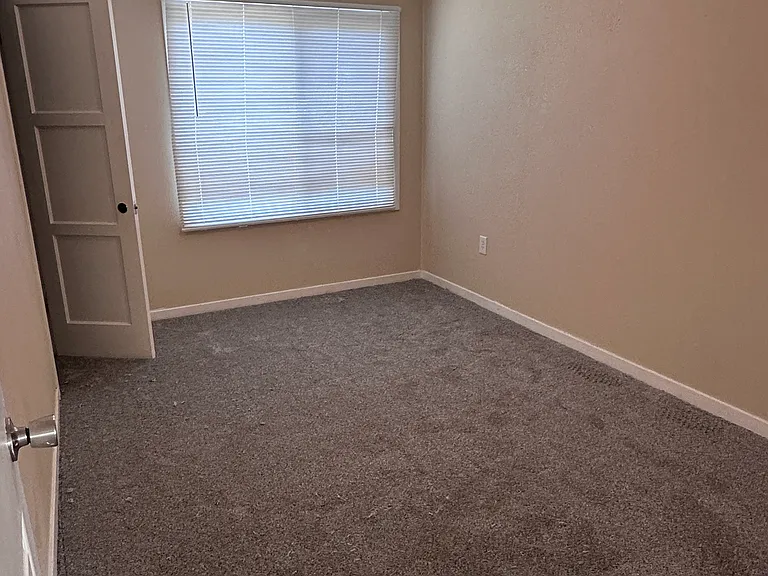 1215 Stevens Dr — Photo 3