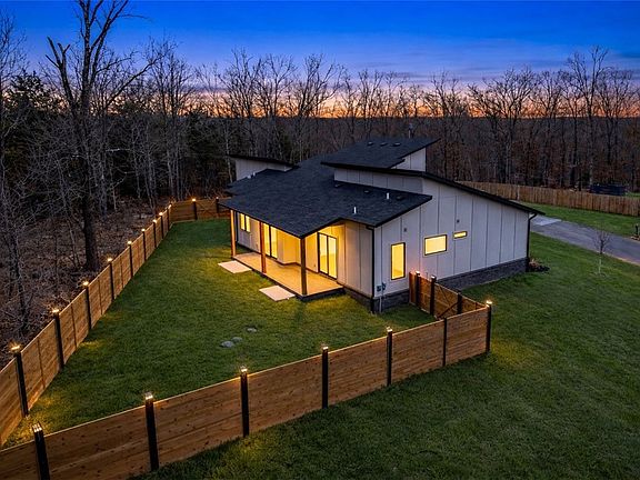 2nd image of 18 Grimsby Cir