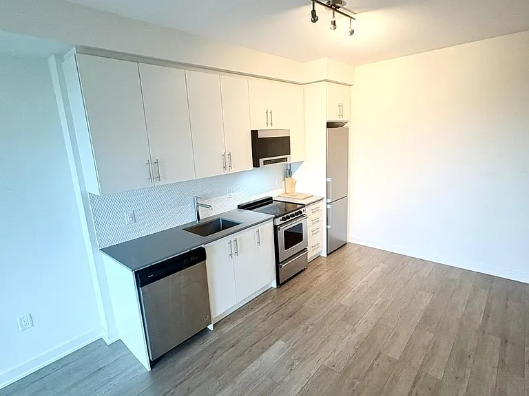 212 King William St #821 — Photo 5