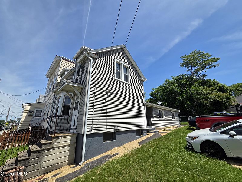2nd image of 512 East Street