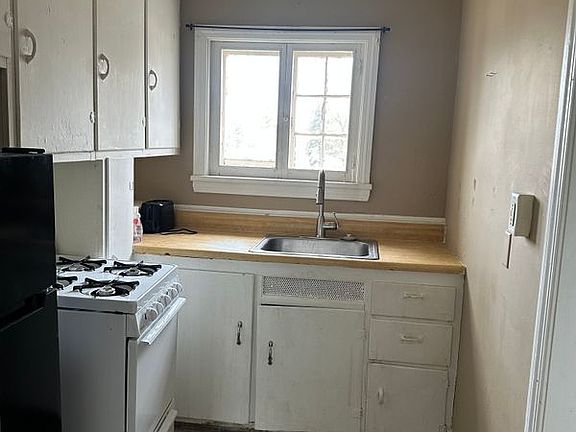 3rd image of 14 S Lewis St Unit 6