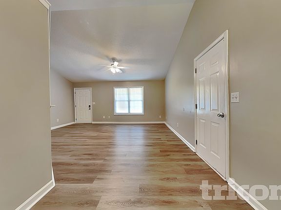 5th image of 621 Southern Trace Xing