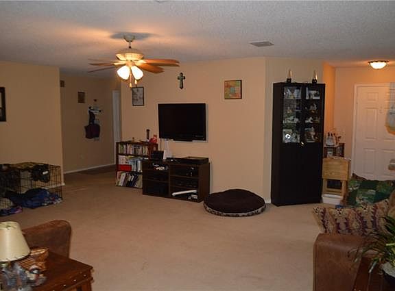 4th image of 2713 White Oak Dr