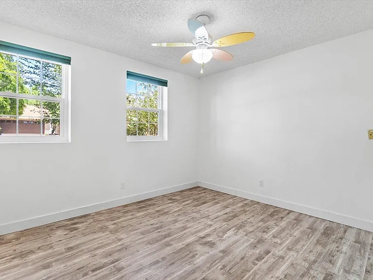 1041 E Kristal Way — Photo 13