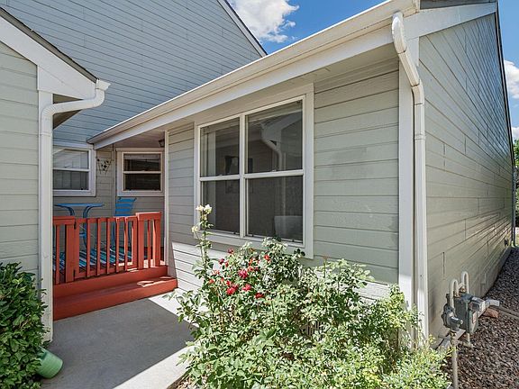3rd image of 724 Shadowmere Ct
