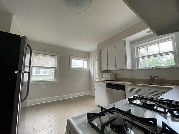 4th image of 1635 W 3rd Ave