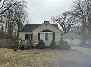 703 Porter Rd, Norton Shores, MI 49441