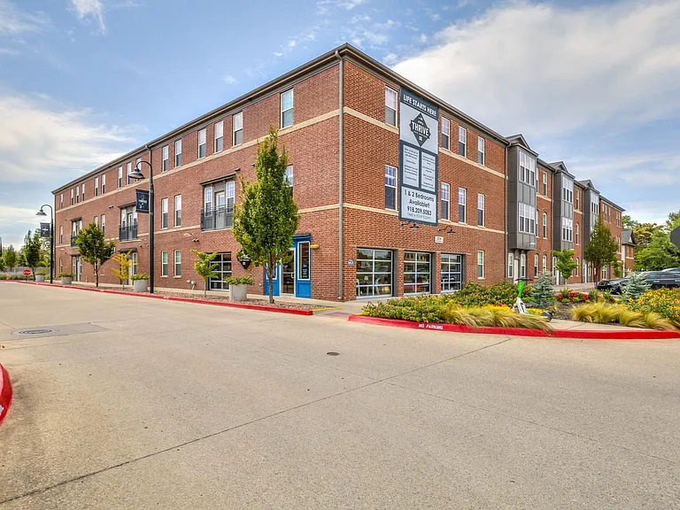 THRIVE Jenks - Exterior