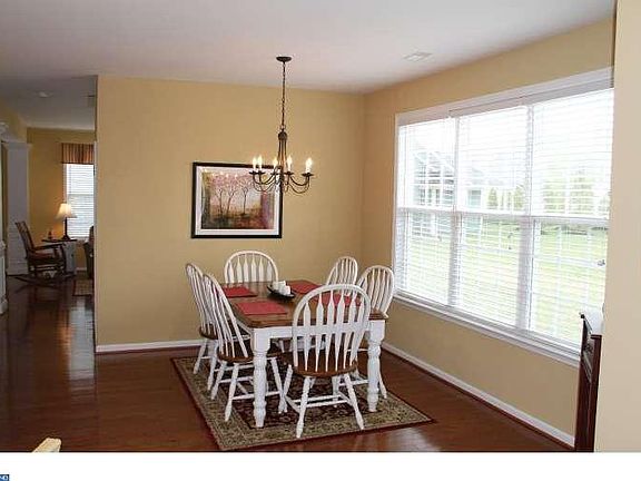 3rd image of 114 Sandridge Ct