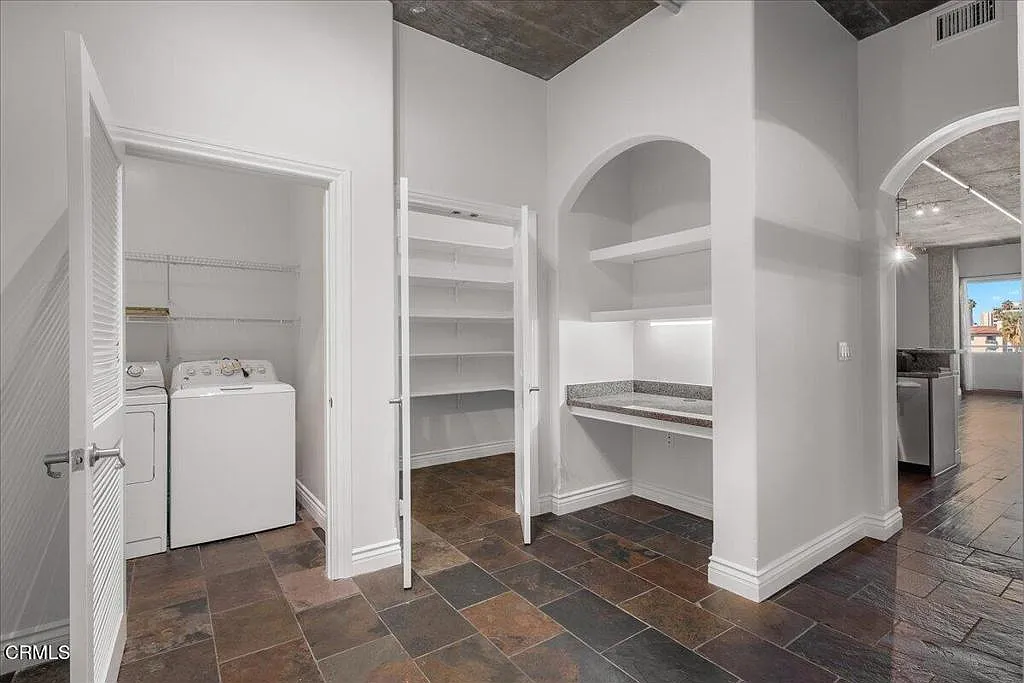 2 bed, 2.0 bath, 1347 sqft, $4,650 — Photo 3