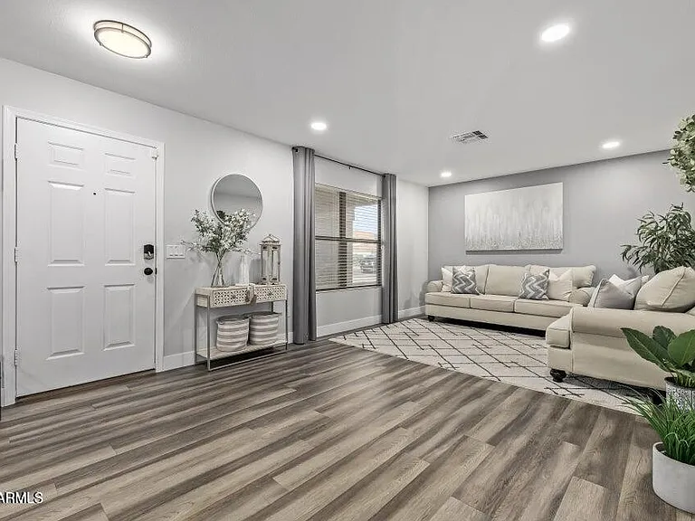 10617 W Daley Ln — Photo 4