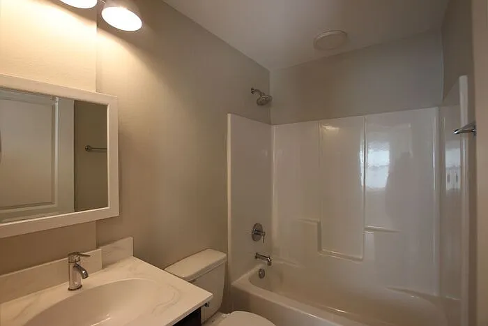 307 N Henry St #15 — Photo 17