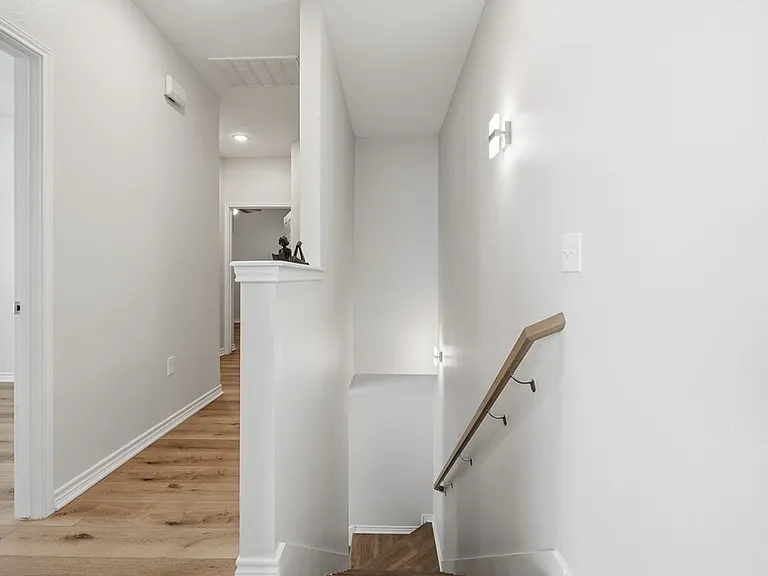 124 Lavaca Cir — Photo 18