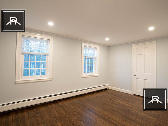 4th image of 42 Puddingstone Ln
