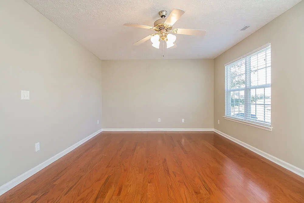 4 bed, 2.5 bath, 1656 sqft, $2,170 — Photo 3