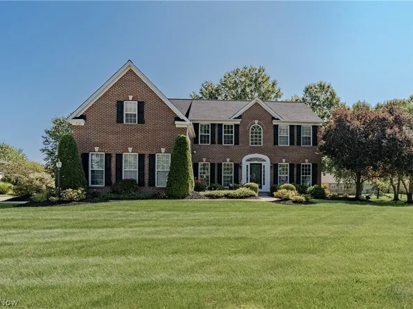 9185 Stonebriar Ln, North Ridgeville, OH 44039