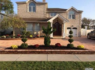 2042 Holland Way, Merrick, NY 11566