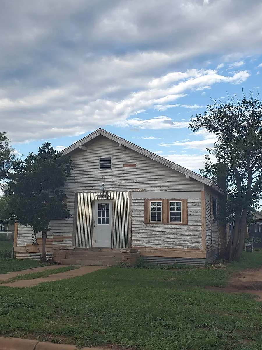 Building Photo - 820 Avenue I