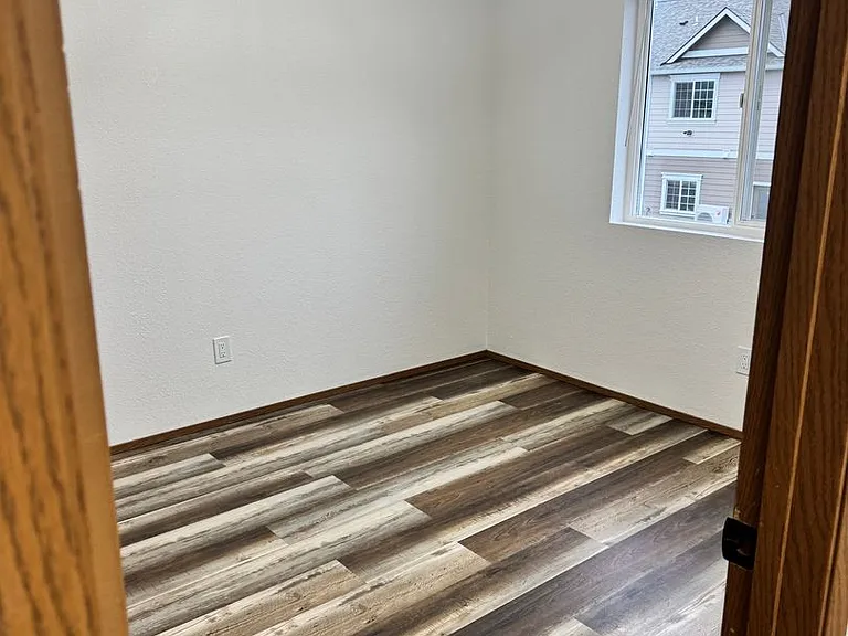 2109 N Walnut St — Photo 8
