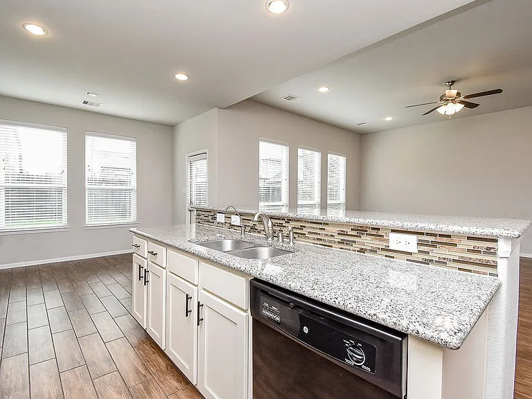 4442 Buentello Dr — Photo 36