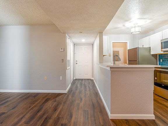 2nd image of 5275 Images Cir APT 202