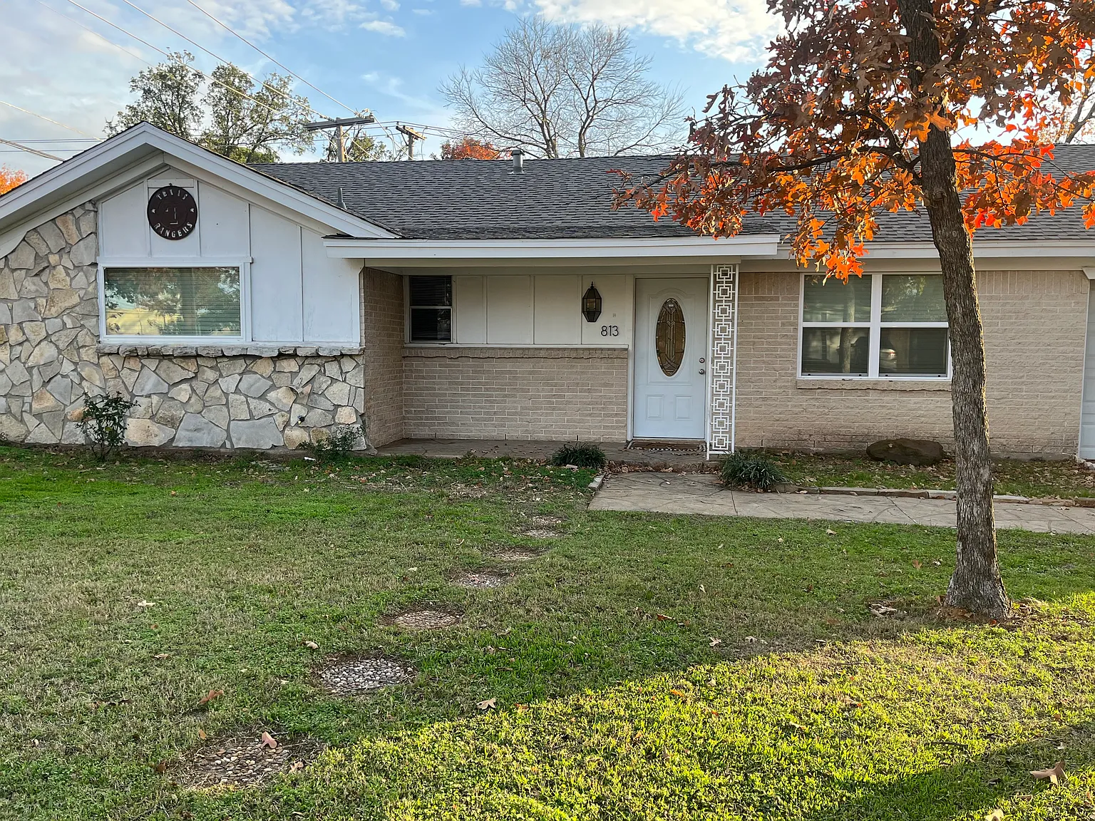 3 bed, 1422 sqft, $2,000 — Photo 1