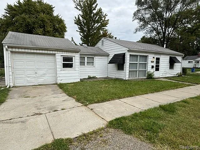 3 bed, 1.0 bath, 946 sqft, $995 — Photo 1