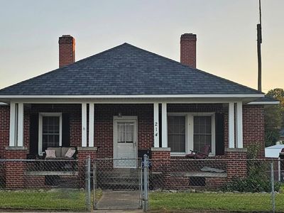 214 Lowell St, Ninety Six, SC, 29666