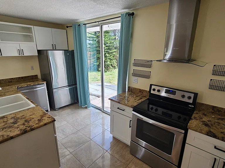 2261 W Bay Dr #1 — Photo 2