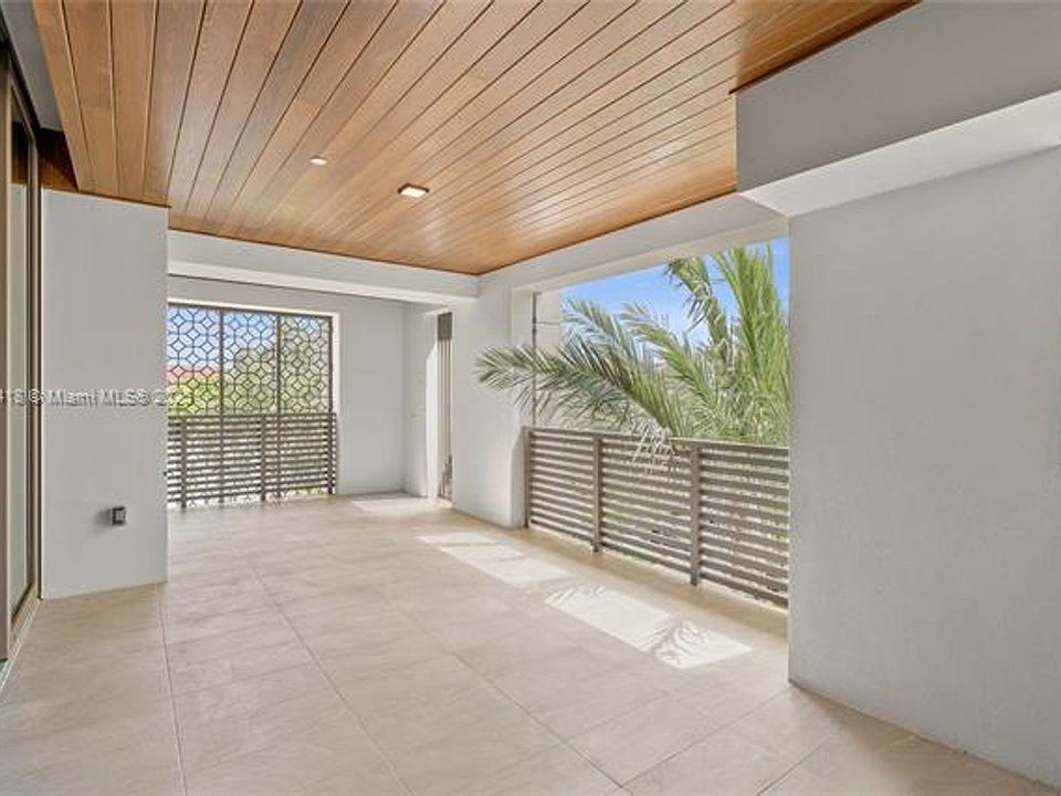 1st image of 515 Valencia Ave #303