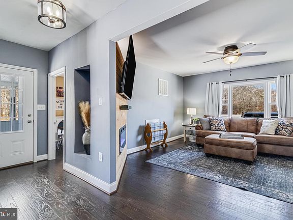 5th image of 1955 Lowery Rd