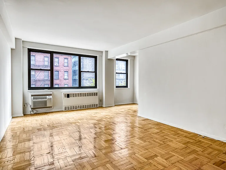 250 E 39th St #2G — Photo 3