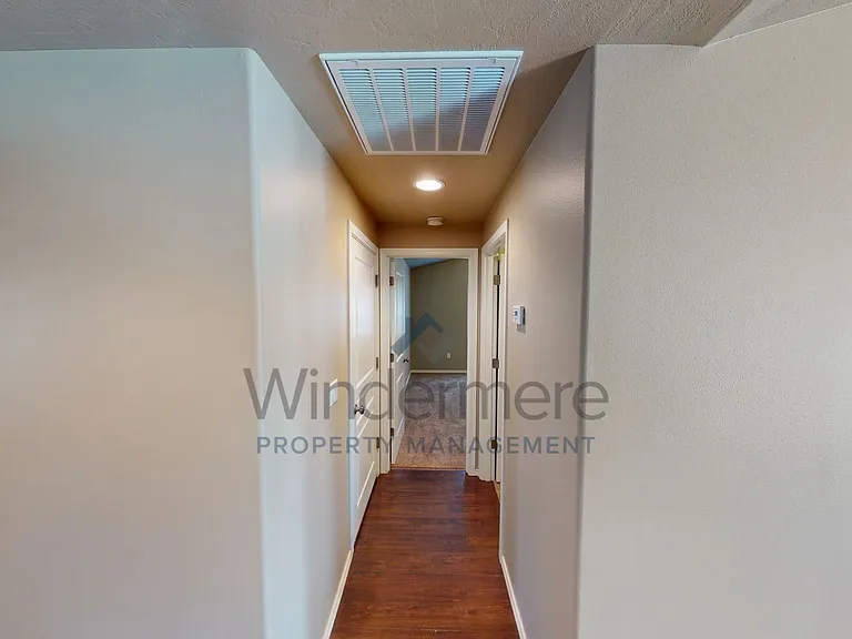 1215 SW Settlement St — Photo 6