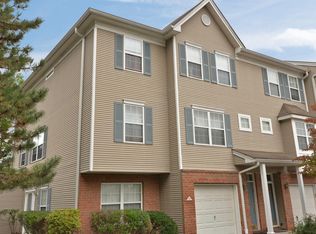 40 Greenbrook Dr, Bloomfield, NJ