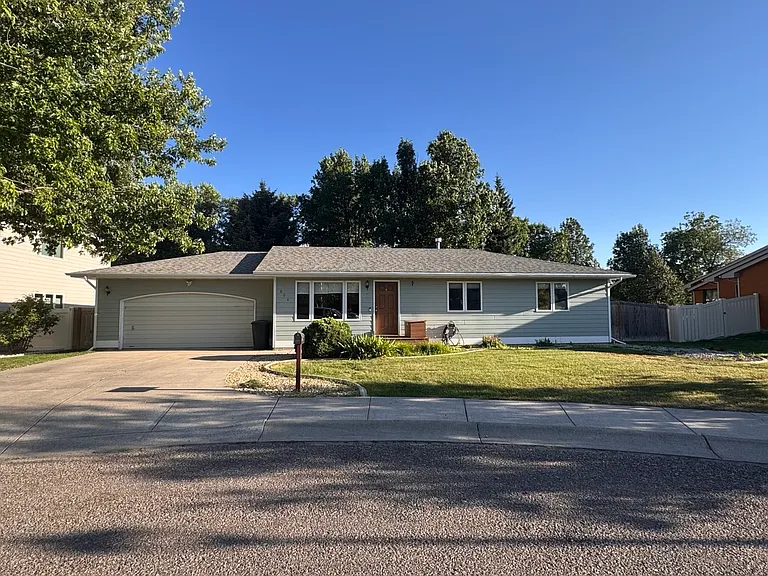 604 Tanager Ct — Photo 2