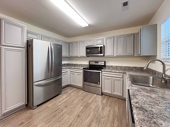 3rd image of 3214 Jessie Cove Ln