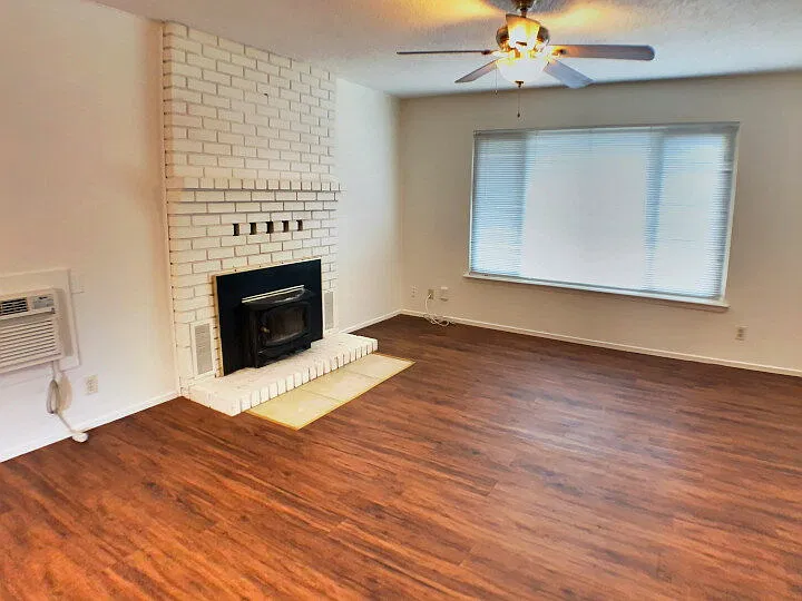 2 bed, 1.0 bath, 1100 sqft, $2,100 — Photo 2