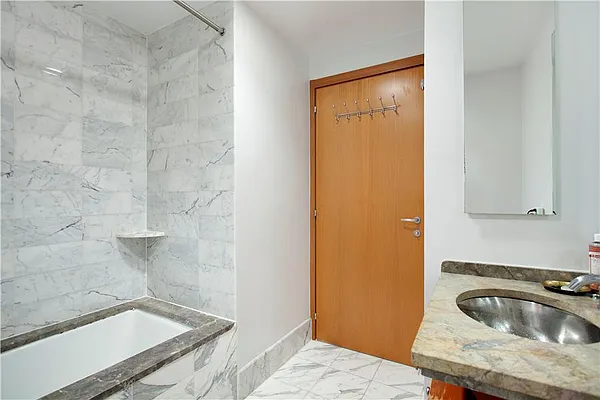 Sold by Real Direct | media 21