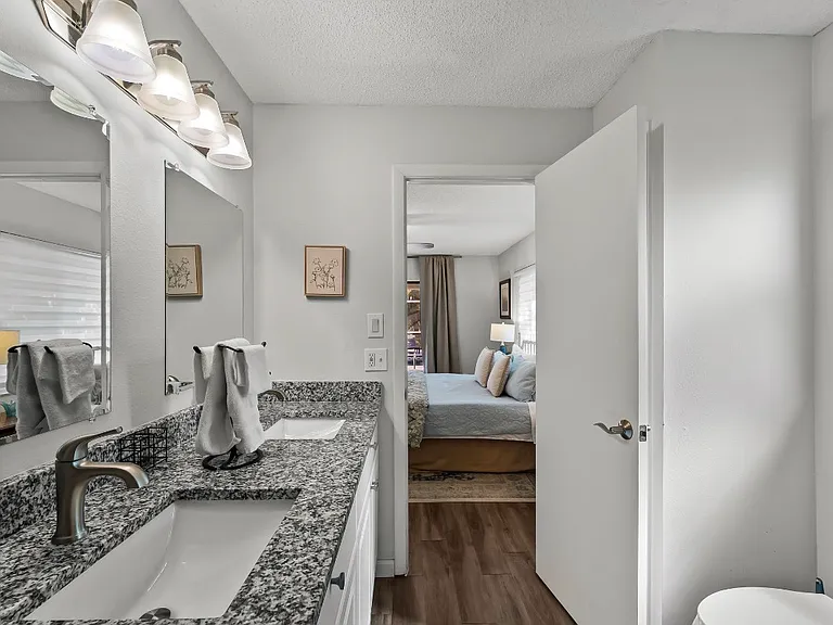 1535 Ultramarine Ln — Photo 35