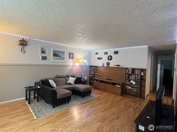 5th image of 14702 105th Avenue E